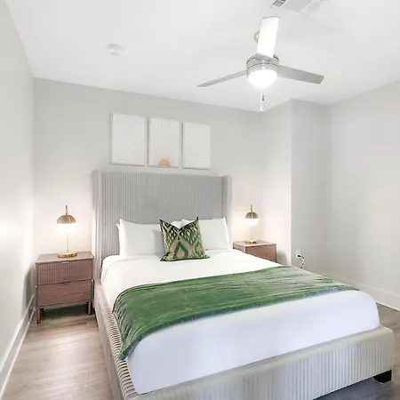 Mardi Gras Condos-nola's 4br Elegance Apartment