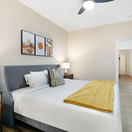 Mardi Gras Condos-nola's 4br Elegance Apartment New Orleans
