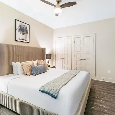 Mardi Gras Condos-nola's 4br Elegance Apartment *