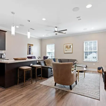 Holiday home Spacious Familygroup Friendly Near Streetcar