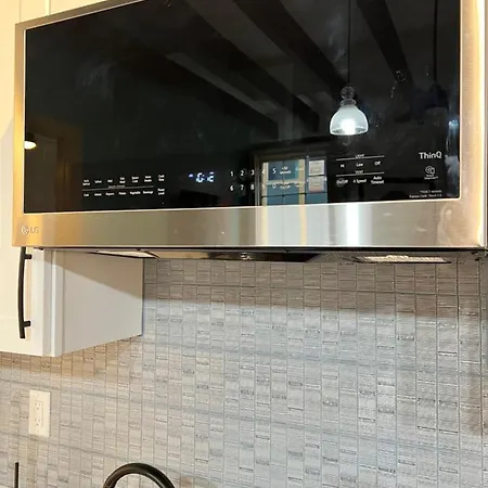 New Two Bedroom In Apartment *