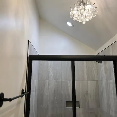 New Two Bedroom In Apartment