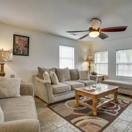 Holiday home 7 Mi To French Quarter Nola Abode With Theater *