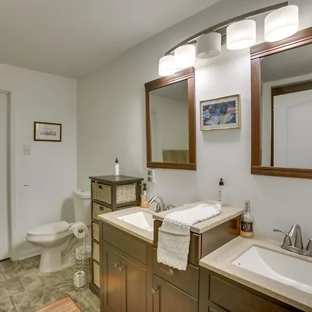 7 Mi To French Quarter Nola Abode With Theater Holiday home New Orleans