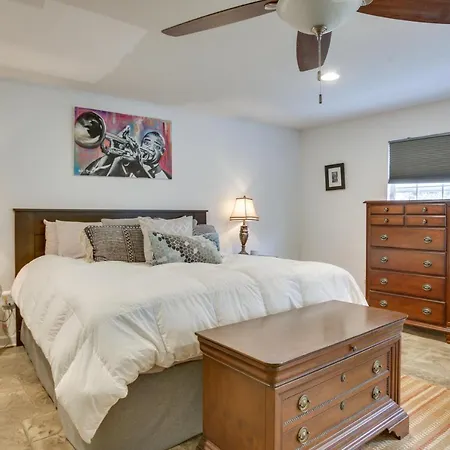 Holiday home 7 Mi To French Quarter Nola Abode With Theater *