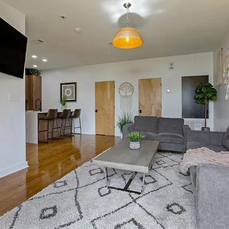 Equator 3 Bedroom Rooftop Holiday home New Orleans