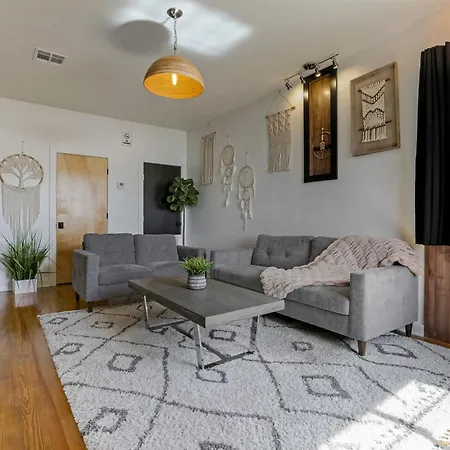 Equator 3 Bedroom Rooftop Holiday home *