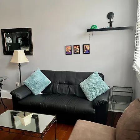 Superb Uptown Location Washer/dryer Apartment