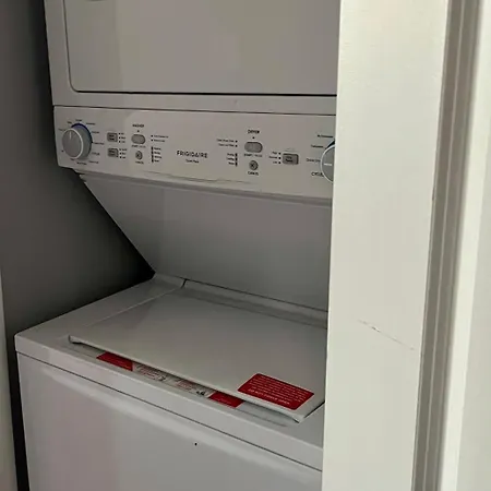 Superb Uptown Location Washer/dryer New Orleans