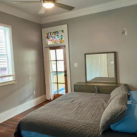 Superb Uptown Location Washer/dryer * New Orleans