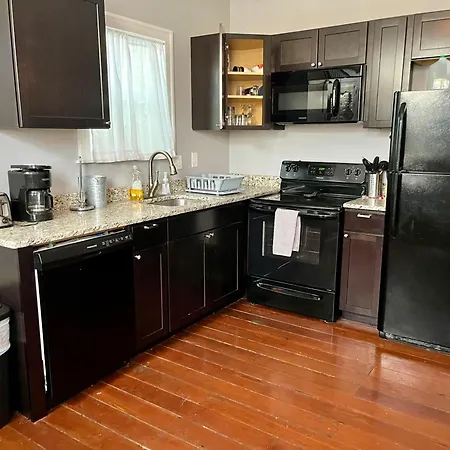 Superb Uptown Location Washer/dryer