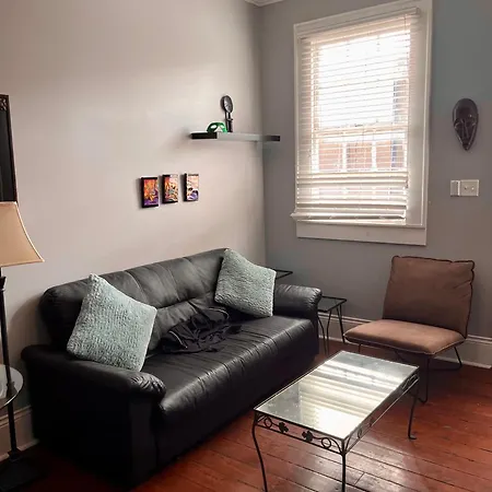 Apartment Superb Uptown Location Washer/dryer