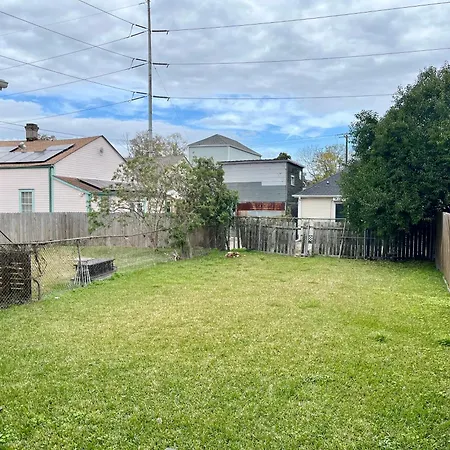 Superb Uptown Location Washer/dryer New Orleans