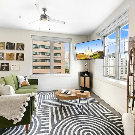 Mardi Gras Condos-nola's 4br Elegance Apartment *
