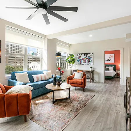 Mardi Gras Condos-nola's 4br Elegance Apartment New Orleans