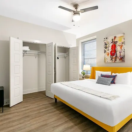 Mardi Gras Condos-nola's 4br Elegance Apartment *