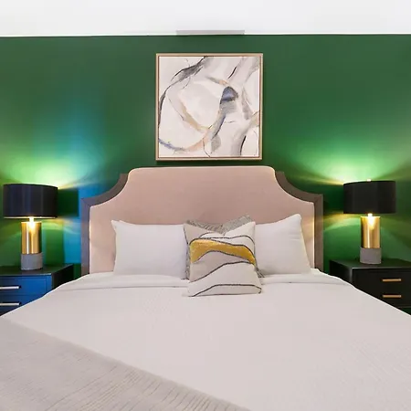 Mardi Gras Condos-nola's 4br Elegance Apartment New Orleans
