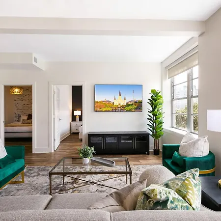 Mardi Gras Condos-nola's 4br Elegance Apartment New Orleans