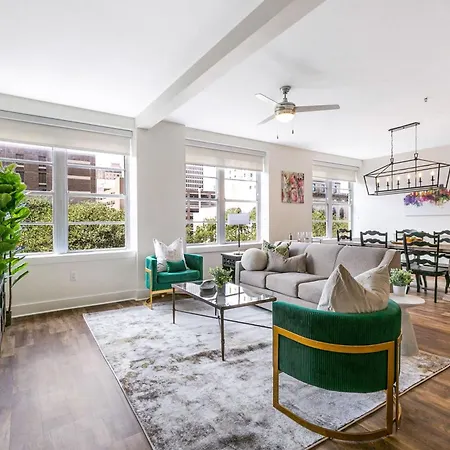 Mardi Gras Condos-nola's 4br Elegance Apartment