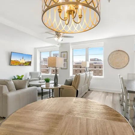 Mardi Gras Condos-nola's 4br Elegance