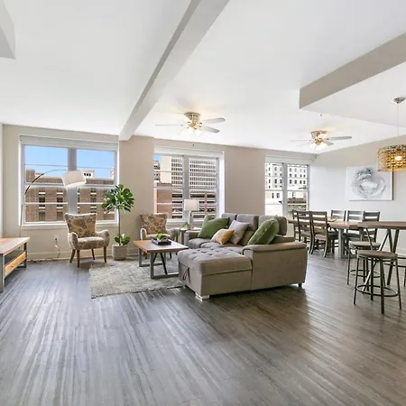 Mardi Gras Condos-nola's 4br Elegance Apartment New Orleans