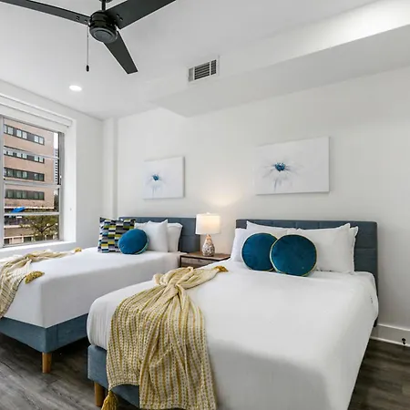 Mardi Gras Condos-nola's 4br Elegance Apartment