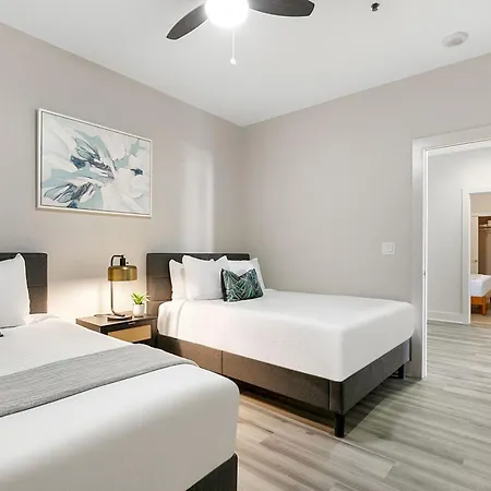 Mardi Gras Condos-nola's 4br Elegance Apartment