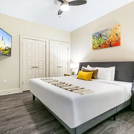Apartment Mardi Gras Condos-nola's 4br Elegance *