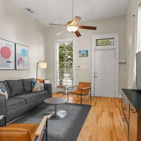 Gorgeous Backyard Pool 2bd Midcity Retreat *