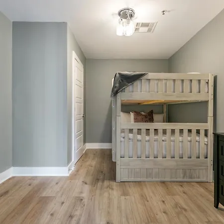 Spacious 4br In Apartment