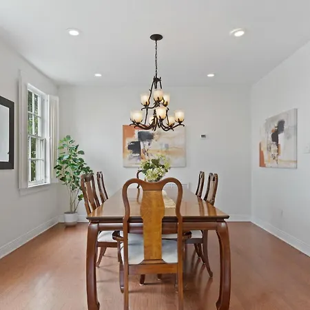 4br Uptown Oasis W Backyard Near Universities Holiday home *