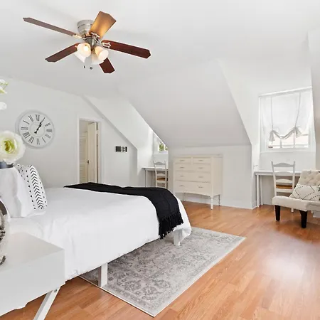 4br Uptown Oasis W Backyard Near Universities *