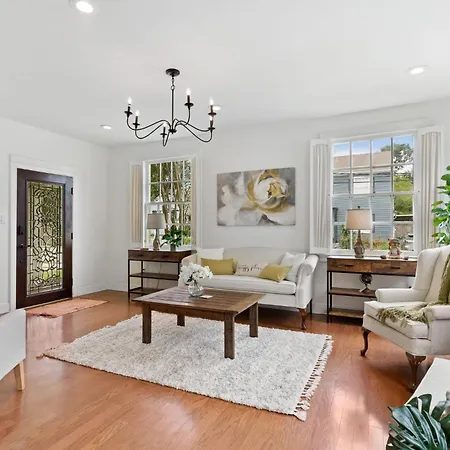 4br Uptown Oasis W Backyard Near Universities *