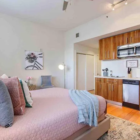 Charming In Nola Apartment