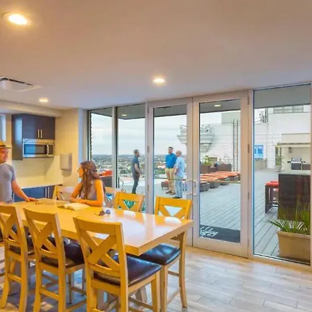Blissful View With Small Rooftop Pool And Gym Near French Quarter, Seanger, Super Dome, Restaurants, Casino And More *