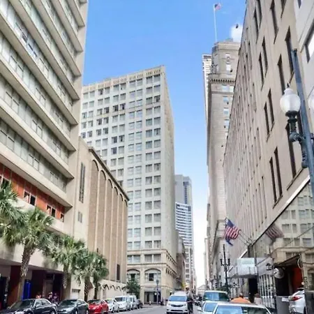 Blissful View With Small Rooftop Pool And Gym Near French Quarter, Seanger, Super Dome, Restaurants, Casino And More *