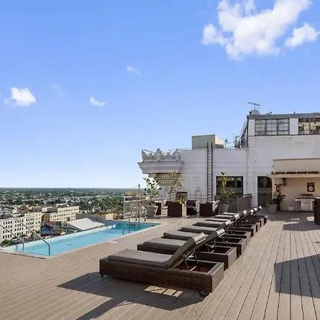 Blissful View With Small Rooftop Pool And Gym Near French Quarter, Seanger, Super Dome, Restaurants, Casino And More *