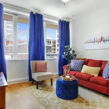 Blissful View With Small Rooftop Pool And Gym Near French Quarter, Seanger, Super Dome, Restaurants, Casino And More *