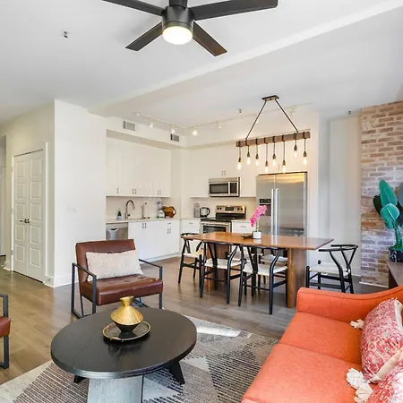 Newly Renovated 4-bed Steps To French Quarter New Orleans