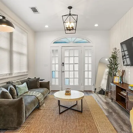 Holiday home Moss And Magnolia Elegant 3 Mins To Superdome And Cbd