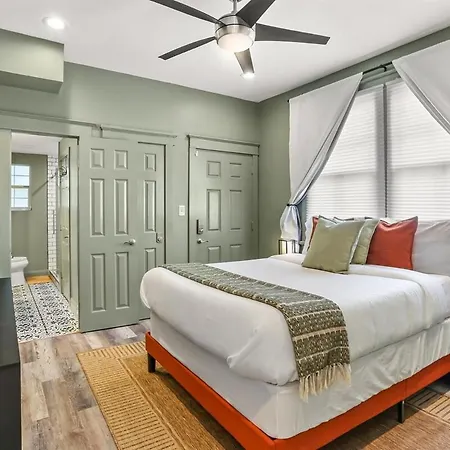 Holiday home Moss And Magnolia Elegant 3 Mins To Superdome And Cbd *