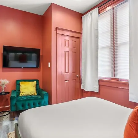 Holiday home Moss And Magnolia Elegant 3 Mins To Superdome And Cbd *