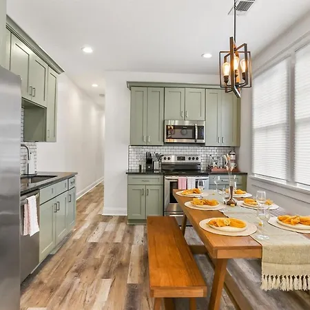 Holiday home Moss And Magnolia Elegant 3 Mins To Superdome And Cbd *