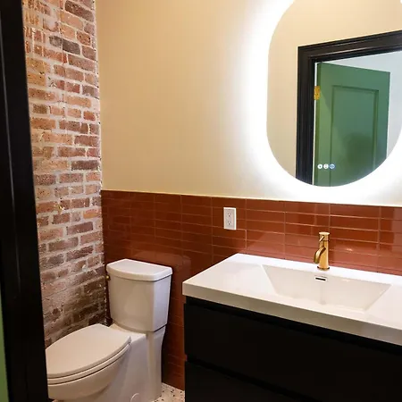 Charming 4 Bed 3 Bath With Pool Great Location *