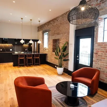 Charming 4 Bed 3 Bath With Pool Great Location Holiday home New Orleans