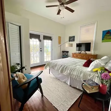 Artsy With Great Porch Apartment New Orleans