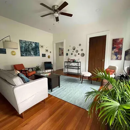 Artsy With Great Porch Apartment *