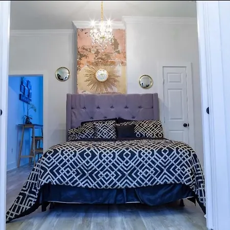 The Cozy Spot In The Heart Of The City. * New Orleans