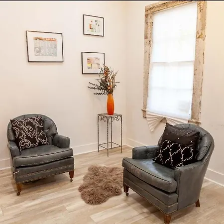 The Cozy Spot In The Heart Of The City. * New Orleans