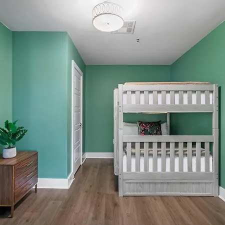 Apartment Newly Renovated 4-bed Steps To French Quarter *